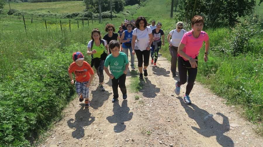 come praticare walking in montagna